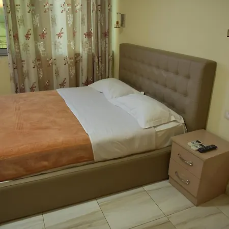 Hotell Hotel Natyra 3*
