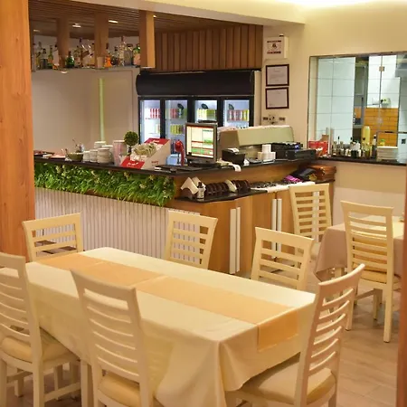 Hotel Natyra Hotell 3*